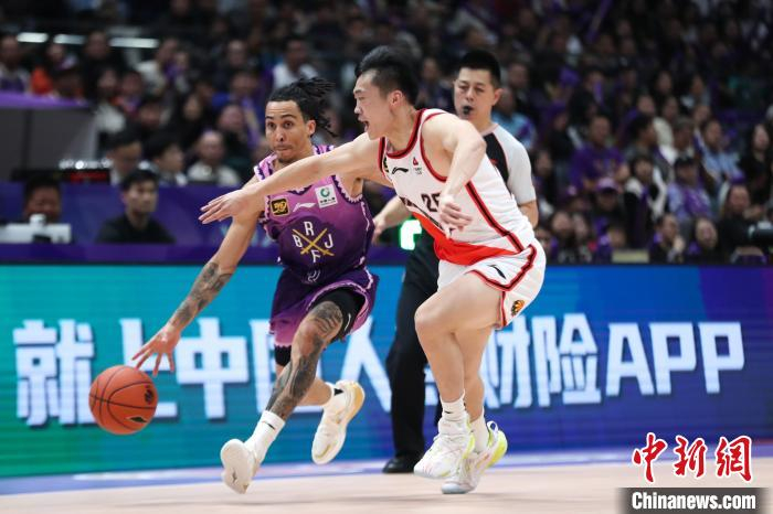 北京控股击败江苏肯帝亚，CBA竞争持续升温的简单介绍